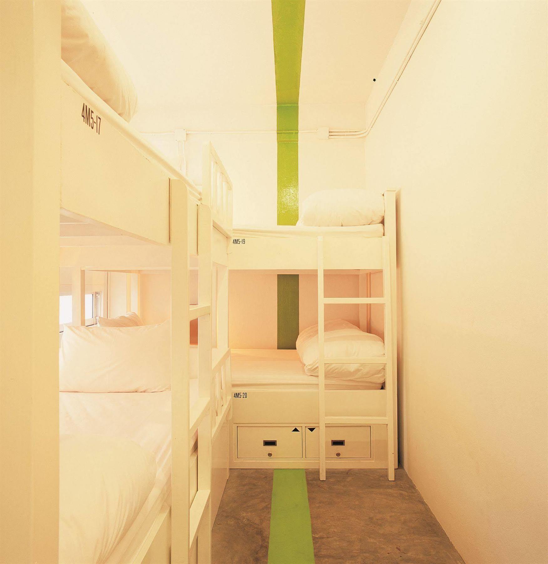Hq Hostel Silom Bangkok Dış mekan fotoğraf