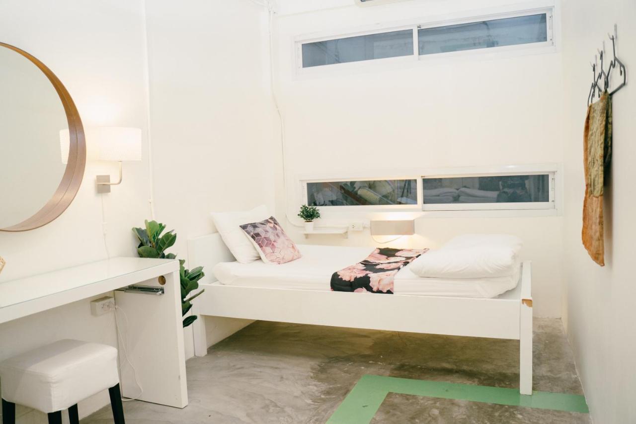 Hq Hostel Silom Bangkok Dış mekan fotoğraf